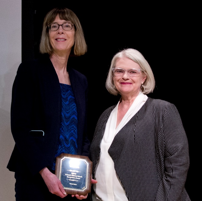 tamela-eitle-with-award